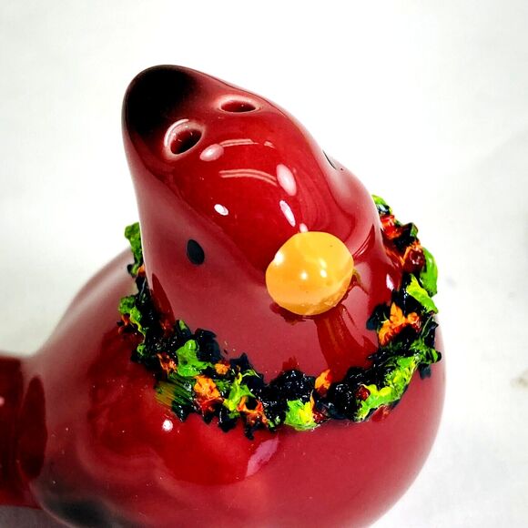 Cardinals NEW Salt and Pepper Shakers Christmas Wreath Ceramic 3 inch Birds - Picture 10 of 16